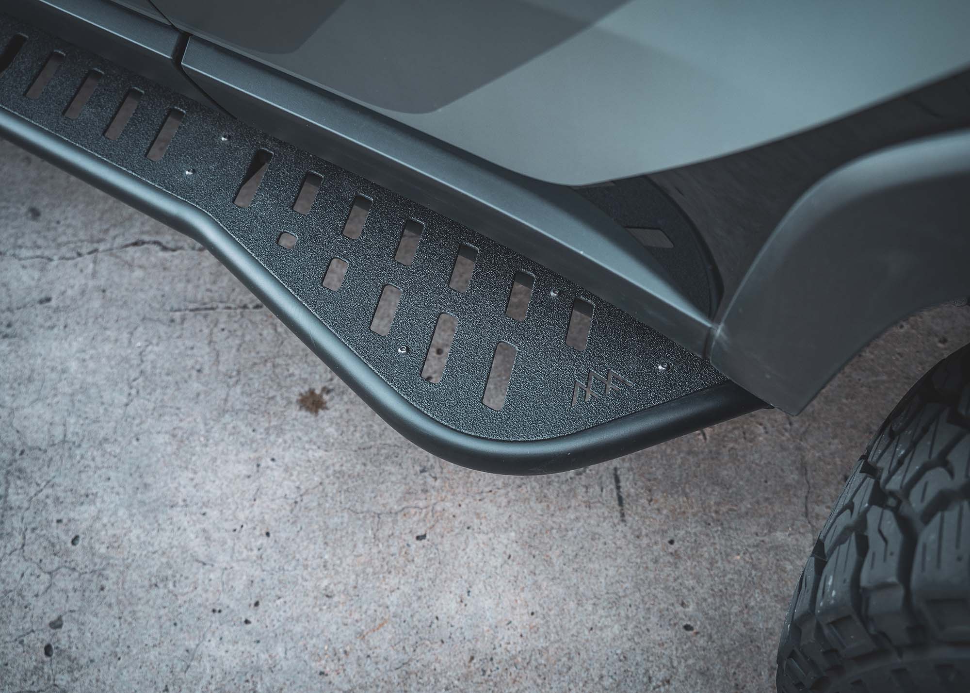 Close up of the bump out and premium powder coat finish on the Landcruiser 250 LC250 Rock Sliders from Backwoods Adventure Mods
